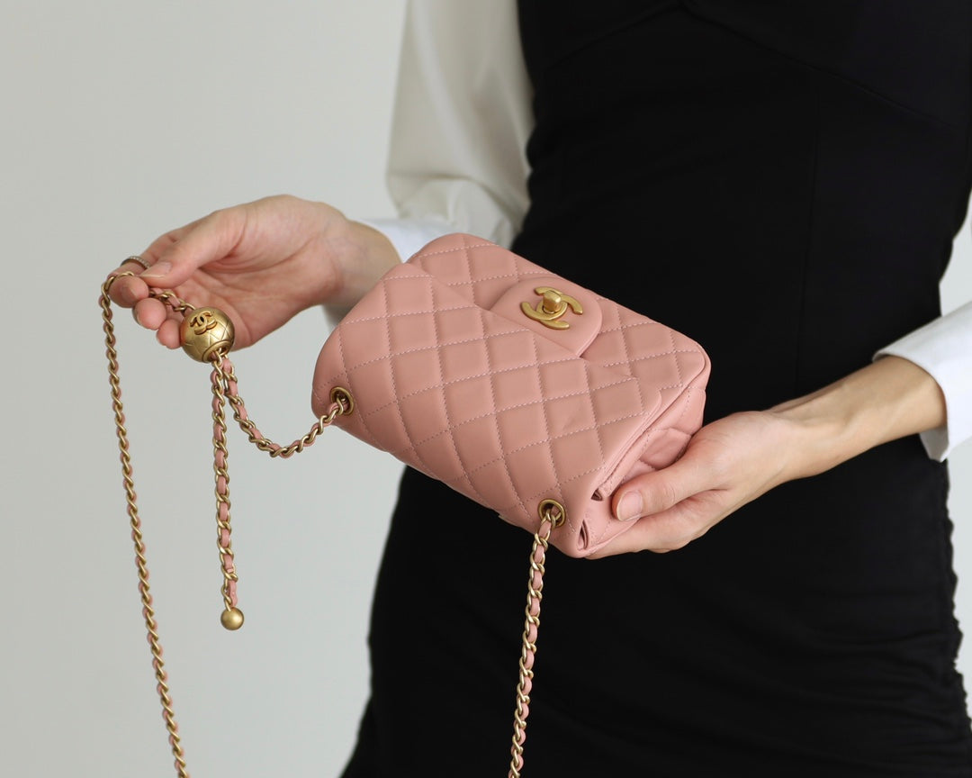 FLAP BAG 17CM ROSE PÂLE AGNEAU QUINCAILLERIE OR