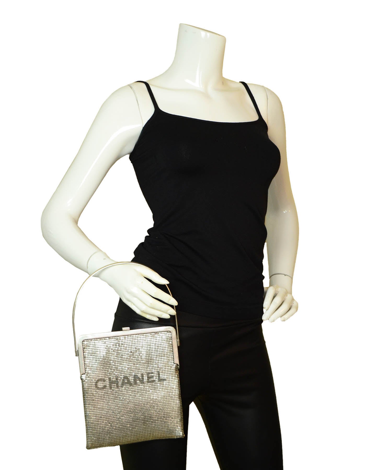 Chanel Sac à main rare des années 1990 en maille argentée avec logo chaîne