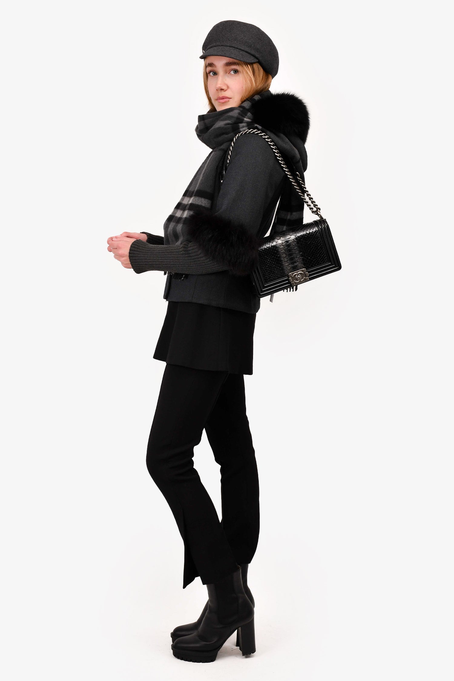 Chanel -15 Noir/Gris Python Moyen Boy Bag