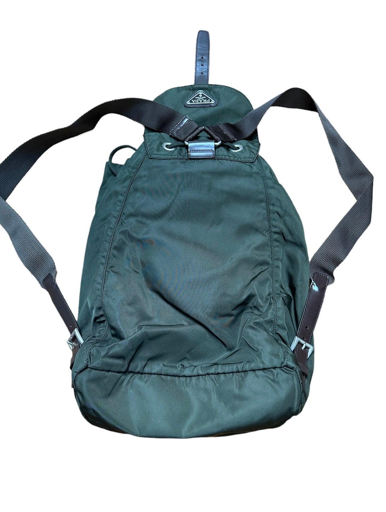 Prada Sac à dos à boucle Vert